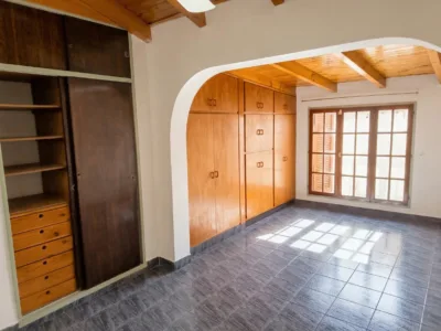 Casa en Venta en Neuquén — Alderete 880