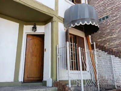 Casa en Venta en Neuquén — Alderete 880